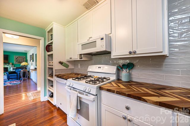 145 21st Avenue NW, Hickory, NC 28601