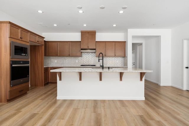 1252 Cathedral Court S, Madera, CA 93636