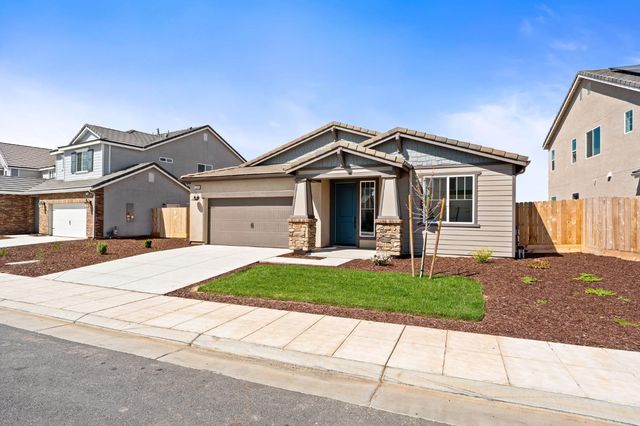 1252 Cathedral Court S, Madera, CA 93636