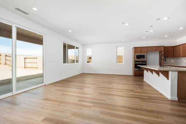 1252 Cathedral Court S, Madera, CA 93636