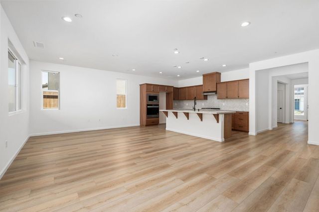 1252 Cathedral Court S, Madera, CA 93636