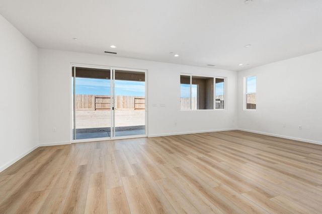 1252 Cathedral Court S, Madera, CA 93636