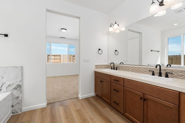 1252 Cathedral Court S, Madera, CA 93636