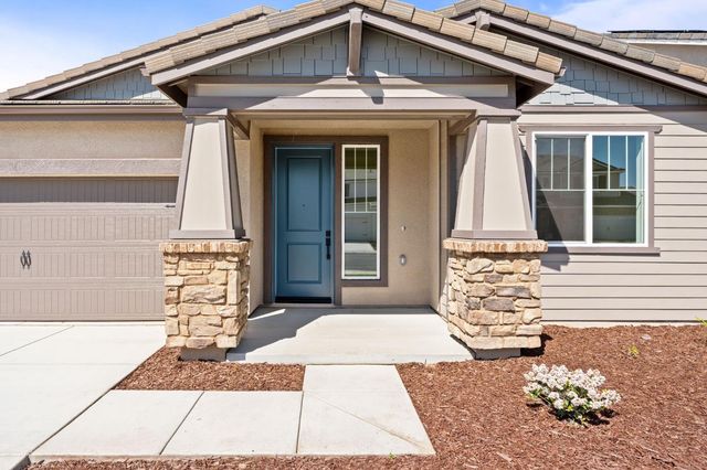 1252 Cathedral Court S, Madera, CA 93636