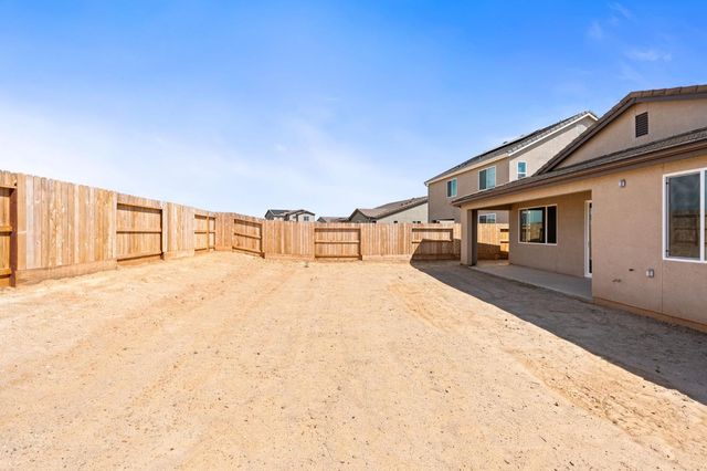 1252 Cathedral Court S, Madera, CA 93636