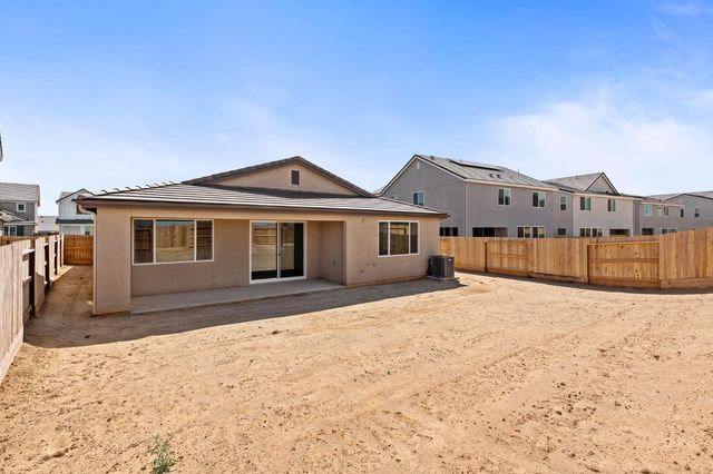 1252 Cathedral Court S, Madera, CA 93636