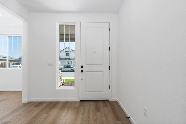 1252 Cathedral Court S, Madera, CA 93636