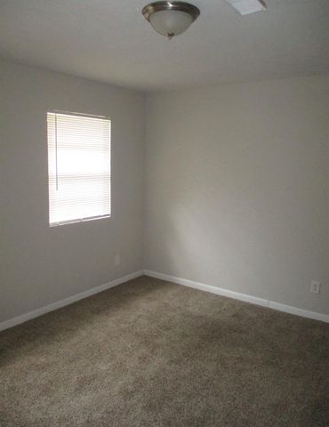 8 Lanes End Street, Baytown, TX 77520