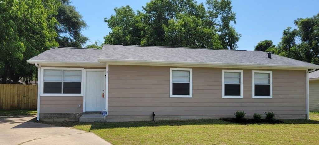 8 Lanes End Street, Baytown, TX 77520