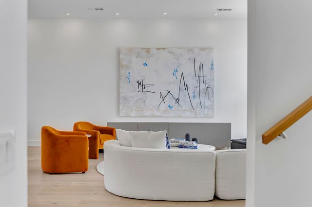 610 N Oak Cliff Boulevard 204, Dallas, TX 75208