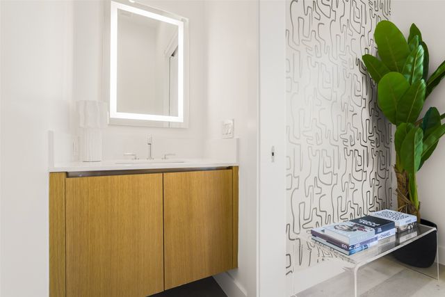 610 N Oak Cliff Boulevard 204, Dallas, TX 75208