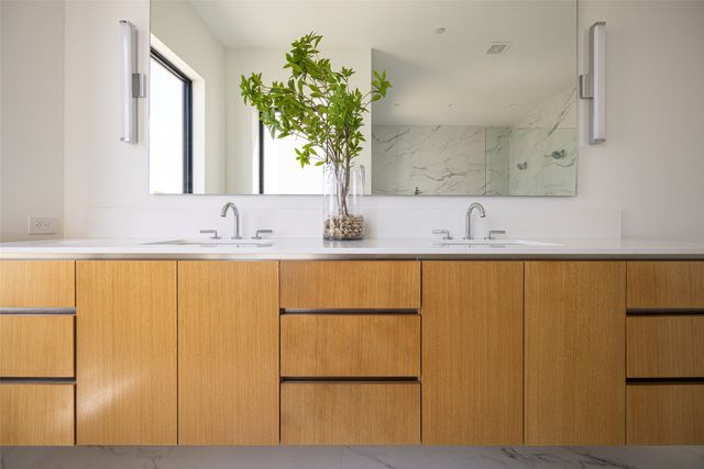 610 N Oak Cliff Boulevard 204, Dallas, TX 75208