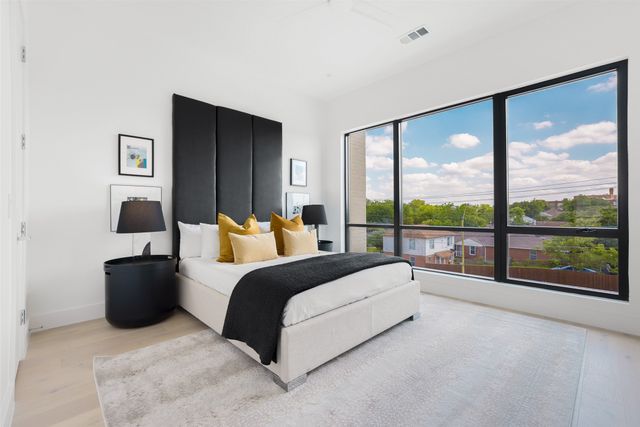 610 N Oak Cliff Boulevard 204, Dallas, TX 75208