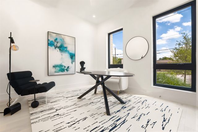 610 N Oak Cliff Boulevard 204, Dallas, TX 75208