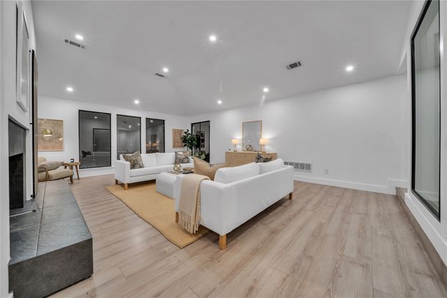 7001 Rocky Top Circle, Dallas, TX 75252