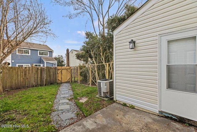 411 Myrtlewood Circle, Jacksonville, NC 28546