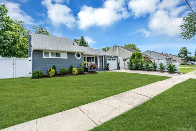 31 Jane Drive, North Babylon, NY 11703
