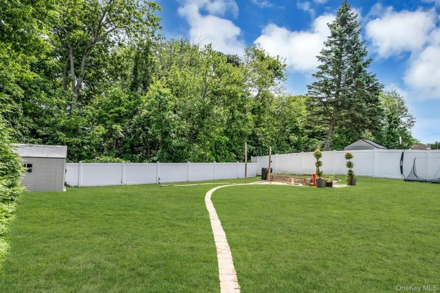 31 Jane Drive, North Babylon, NY 11703