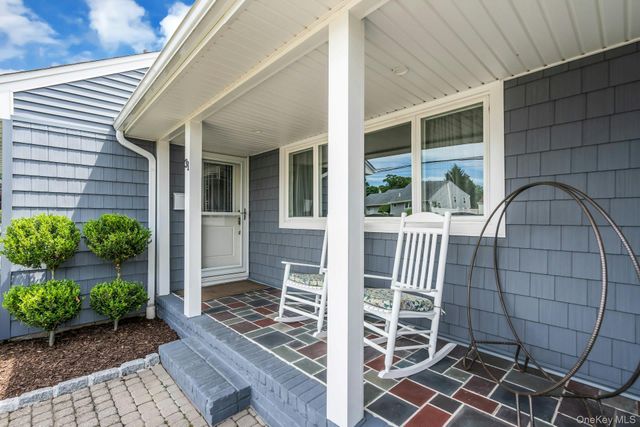 31 Jane Drive, North Babylon, NY 11703