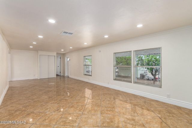 3133 N Iroquois Avenue, Tucson, AZ 85705