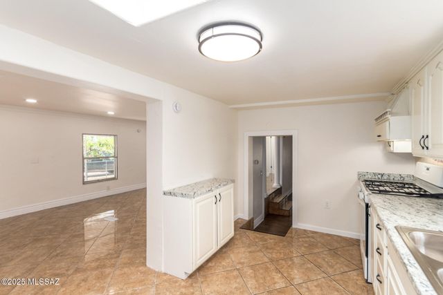 3133 N Iroquois Avenue, Tucson, AZ 85705