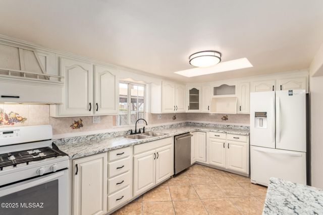 3133 N Iroquois Avenue, Tucson, AZ 85705