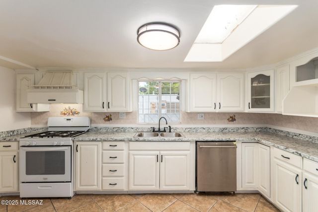 3133 N Iroquois Avenue, Tucson, AZ 85705