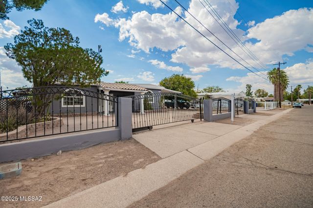 3133 N Iroquois Avenue, Tucson, AZ 85705