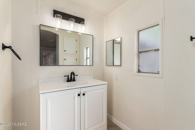 3133 N Iroquois Avenue, Tucson, AZ 85705