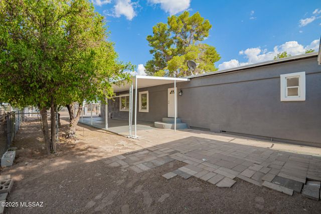 3133 N Iroquois Avenue, Tucson, AZ 85705