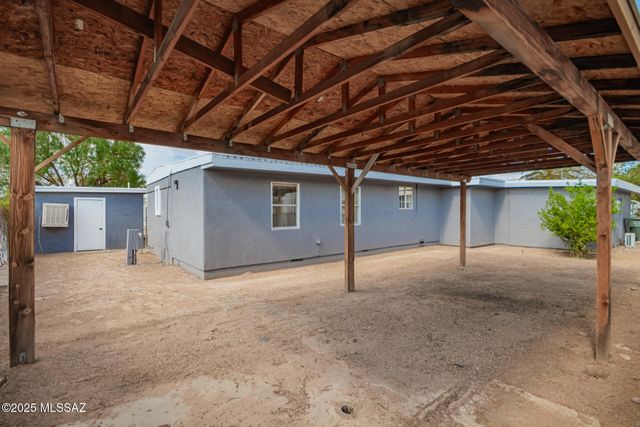 3133 N Iroquois Avenue, Tucson, AZ 85705