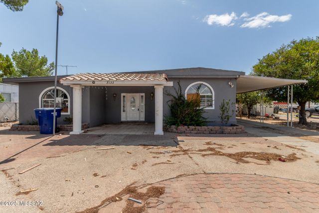 3133 N Iroquois Avenue, Tucson, AZ 85705