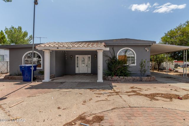 3133 N Iroquois Avenue, Tucson, AZ 85705