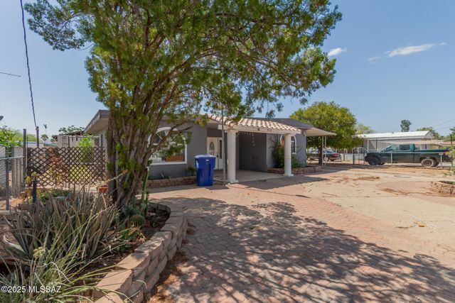3133 N Iroquois Avenue, Tucson, AZ 85705