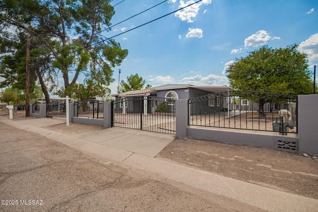 3133 N Iroquois Avenue, Tucson, AZ 85705