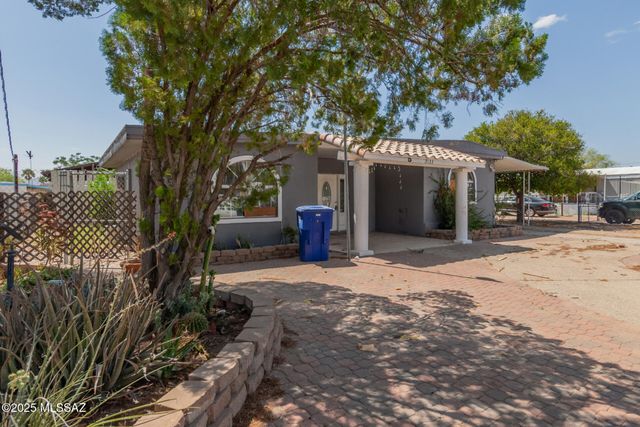 3133 N Iroquois Avenue, Tucson, AZ 85705