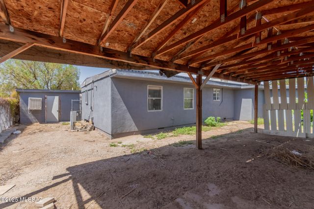 3133 N Iroquois Avenue, Tucson, AZ 85705