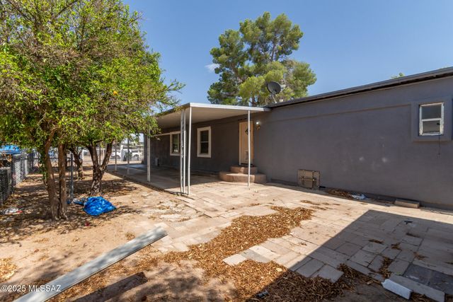 3133 N Iroquois Avenue, Tucson, AZ 85705