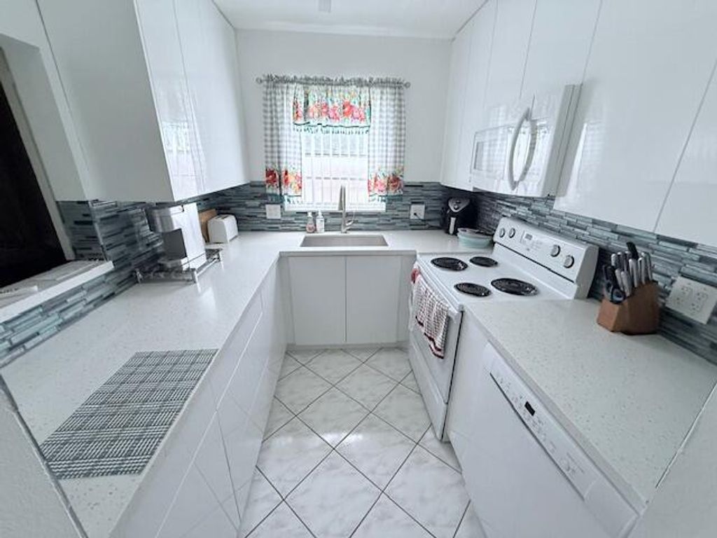 41 Upminster B Crescent B, Deerfield Beach, FL 33442
