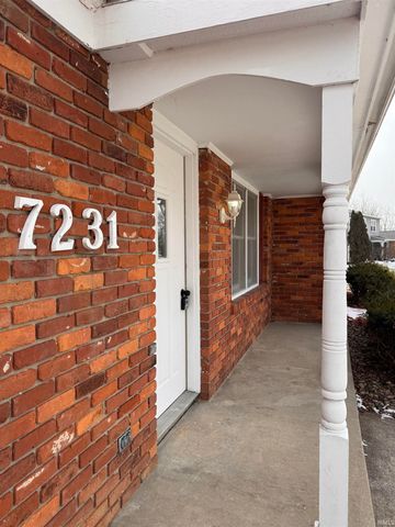 7231 Treverton Drive, Fort Wayne, IN 46816