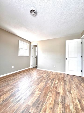 7231 Treverton Drive, Fort Wayne, IN 46816