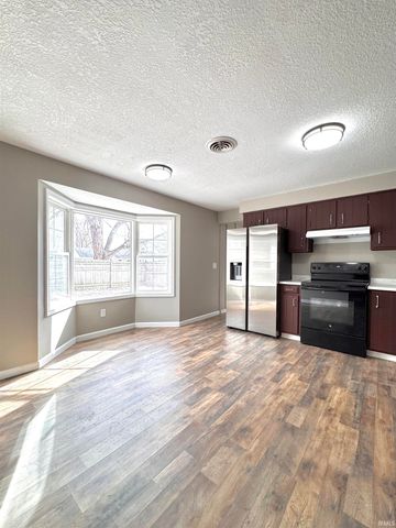 7231 Treverton Drive, Fort Wayne, IN 46816