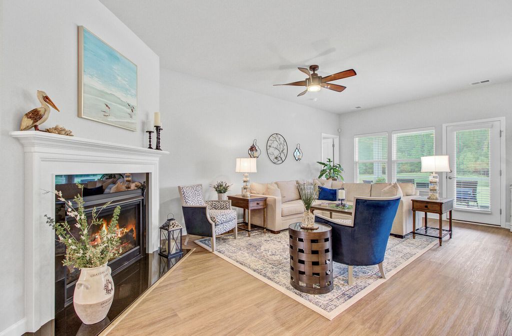 Image 7 of property listing at 1539 Thin Pine Drive, Johns Island, SC 29455