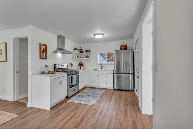 323 Sycamore Street, Jackson, MI 49202