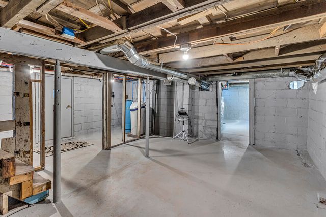 323 Sycamore Street, Jackson, MI 49202