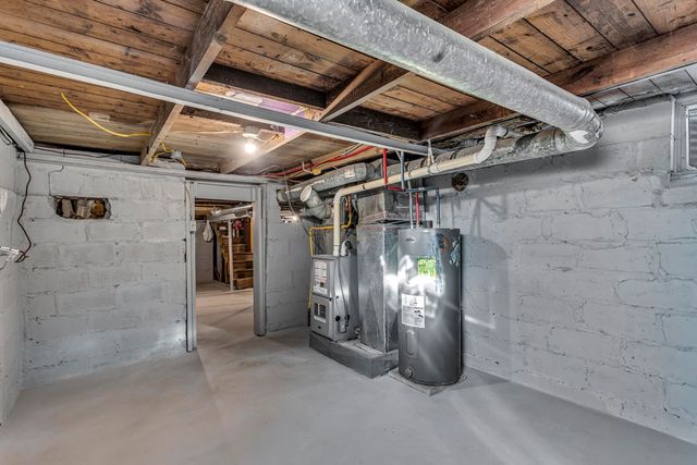 323 Sycamore Street, Jackson, MI 49202