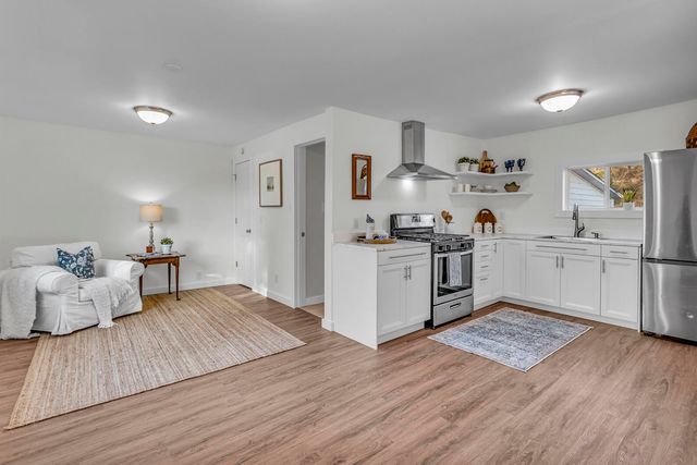 323 Sycamore Street, Jackson, MI 49202