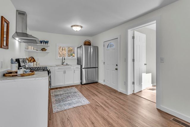 323 Sycamore Street, Jackson, MI 49202