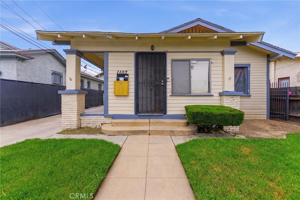 Image 1 of property listing at 1107 Mahanna, Long Beach, CA 90813