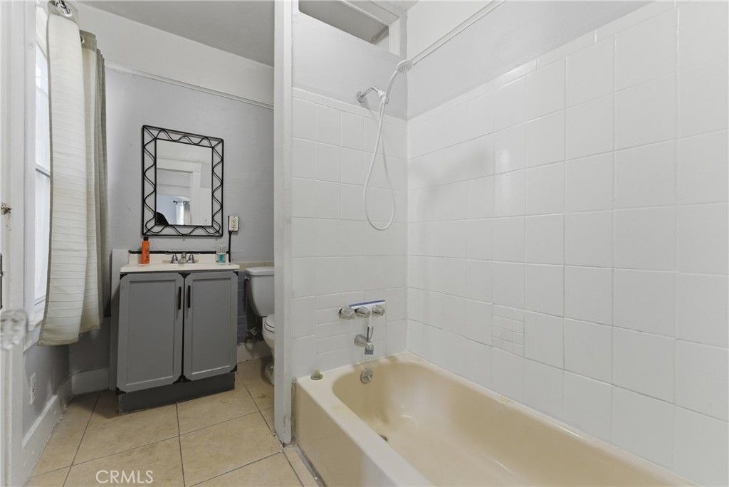 Image 15 of property listing at 1107 Mahanna, Long Beach, CA 90813
